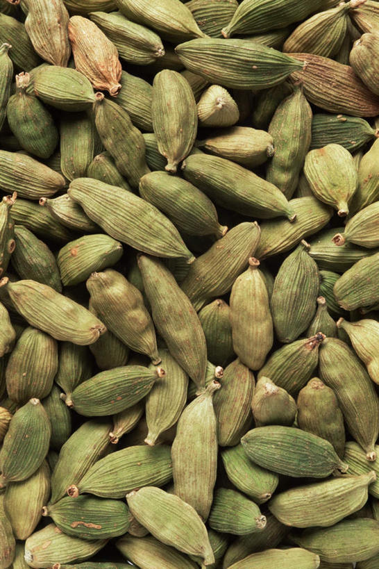 无人,竖图,俯视,室内,特写,白天,植物,桌面,桌子,一堆,堆叠,堆积,木制,草药,药草,中药,木制品,摄影,影棚,堆,豆蔻,药材,中草药,中药材,本草,消食,白豆蔻,彩图,高角度拍摄,影棚拍摄,拍摄,开胃