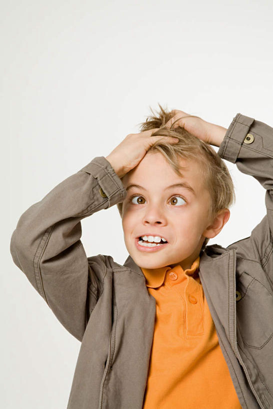 西方人,儿童,眼睛,一个人,站,摸,竖图,室内,白天,白色背景,正面,纯洁,欧洲,欧洲人,瞳孔,仅一个男性,仅一个人,抚摸,服装,注视,休闲装,小孩,衣服,观察,看,站着,仅一个小孩,休闲,休闲服,可爱,童年,童趣,眼部,摄影,服饰,影棚,观看,斗鸡眼,察看,关注,童真,烂漫,无邪,对眼,内斜,天真,男孩,男人,男性,白种人,孩子,眼,触摸,接触,站立,半身,彩图,影棚拍摄,拍摄,男生