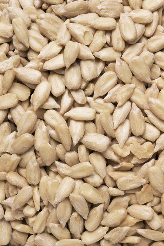 无人,竖图,俯视,室内,特写,白天,白色背景,桌面,桌子,一堆,堆叠,堆积,木制,木制品,摄影,影棚,堆,瓜子,葵花籽,彩图,高角度拍摄,影棚拍摄,拍摄