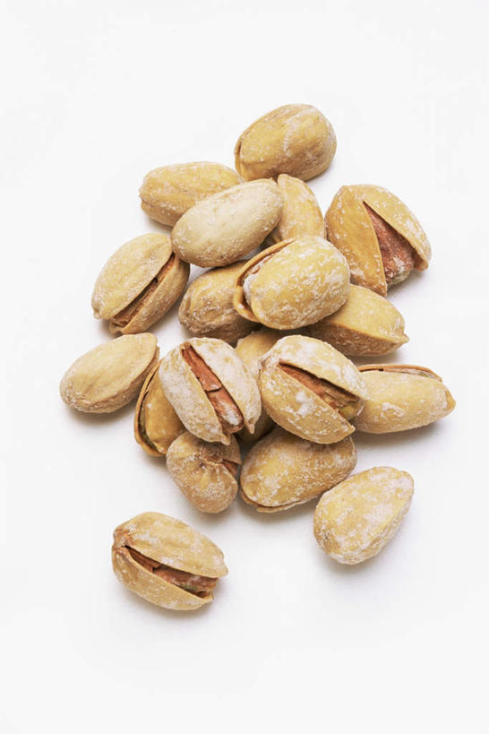 点心,无人,竖图,俯视,室内,特写,白天,白色背景,一堆,许多,堆叠,堆积,食品,坚果,食物,干果,零食,摄影,影棚,堆,无名子,开心果,胡棒子,绿仁果,彩图,高角度拍摄,影棚拍摄,拍摄