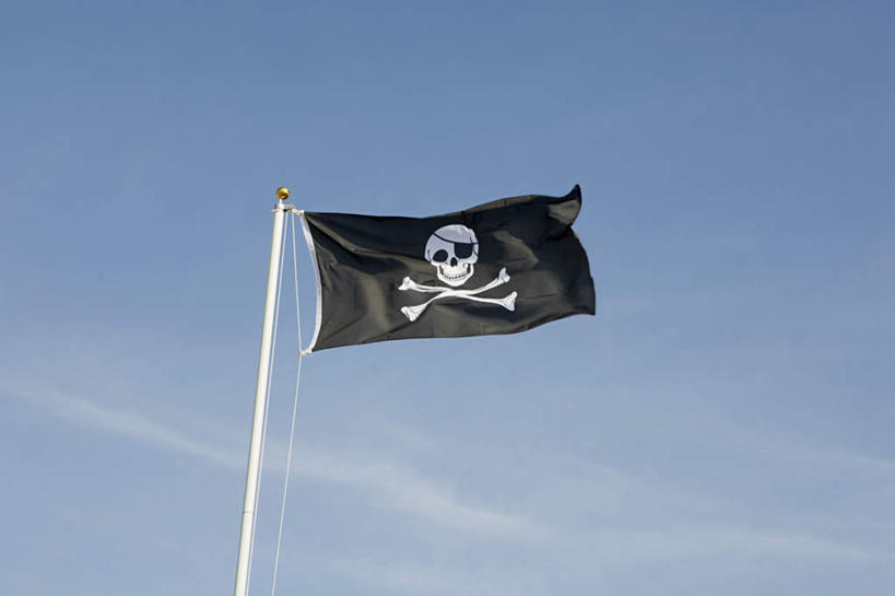 颅骨,无人,横图,室外,白天,仰视,旅游,度假,美景,旗帜,一面,飘扬,旗杆,景观,云,云朵,云彩,娱乐,蓝色,白色,黑色,白云,蓝天,天空,自然,绳子,天,享受,休闲,景色,放松,晴朗,绳索,恐怖,自然风光,可怕,邪恶,浮荡,可骇,漂荡,飘零,罪恶,海盗旗,骷髅旗,恐惧,头盖骨,晴空,彩图,低角度拍摄,飘荡