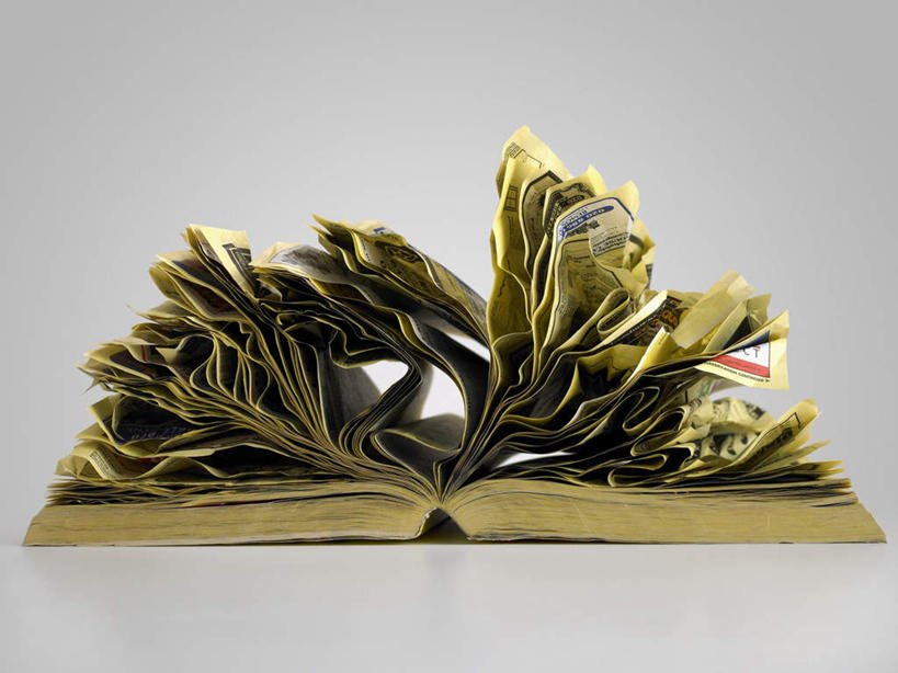 无人,横图,室内,特写,白天,白色背景,正面,桌面,桌子,静物,书籍,木制,凌乱,木制品,摄影,影棚,混乱,纷乱,缭乱,庞杂,书,图书,彩图,影棚拍摄,拍摄