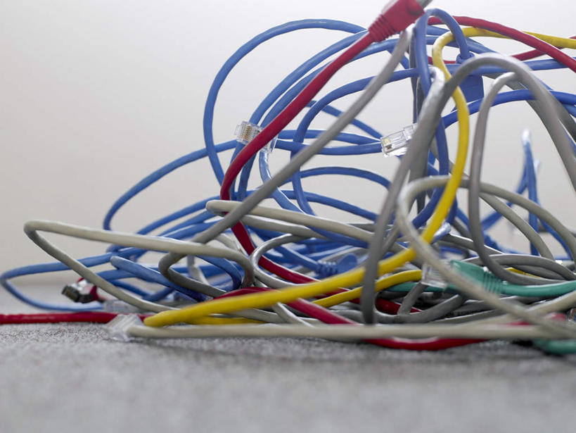 无人,横图,彩色,室内,特写,白天,正面,静物,电力,电线,线,电能,凌乱,线路,五颜六色,电,电源,电源线,色彩斑斓,混乱,能量,五彩缤纷,五彩斑斓,纷乱,缭乱,庞杂,五光十色,彩图
