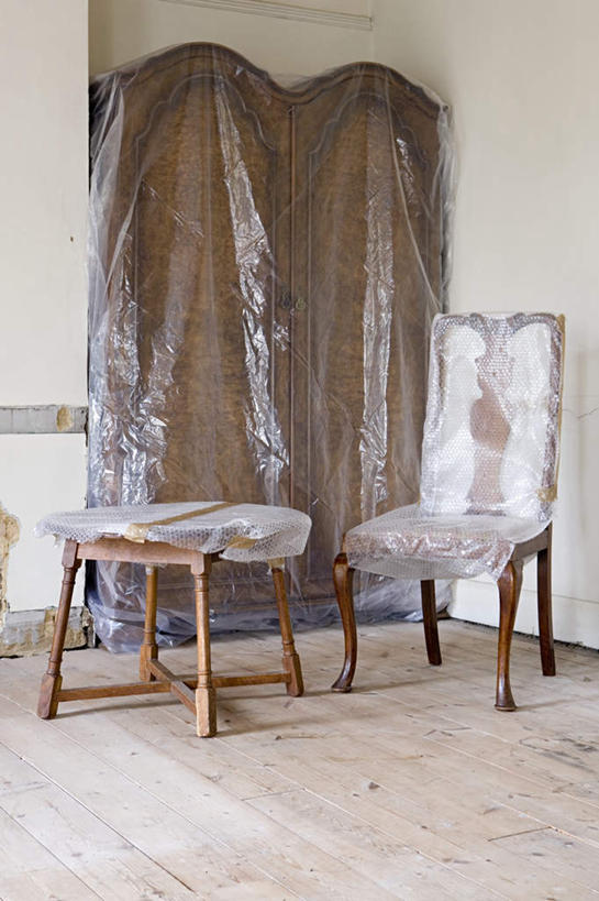 无人,竖图,室内,白天,正面,地板,柜子,建筑,椅子,工具,塑料,木椅,墙,地面,储物柜,木地板,墙壁,墙面,塑料制品,建筑工具,储存,建筑材料,建筑耗材,消耗品,装潢材料,装潢工具,装潢耗材,耗材,储备,蕴藏,贮备,彩图,贮存