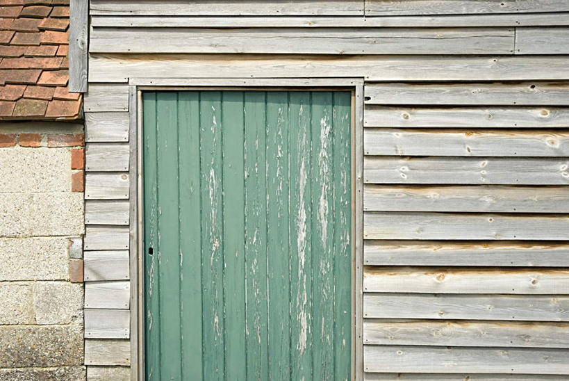 无人,家,木屋,横图,室外,特写,白天,正面,门,静物,阴影,反射,影子,住宅,绿色,门框,一栋,彩图,茅舍,茅屋,棚屋,小木屋,小屋