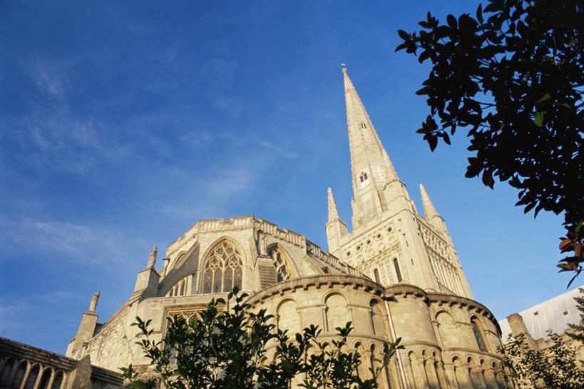 无人,教堂,横图,室外,白天,仰视,旅游,度假,植物,标志建筑,城市,地标,建筑,美国,阴影,节日,光线,影子,云,云朵,云彩,文化,娱乐,建设,树,树木,蓝色,绿色,白云,蓝天,天空,阳光,自然,天,祈祷,享受,休闲,健康,旅游胜地,放松,许愿,宗教,信仰,生长,晴朗,成长,纪念,祈求,北美,北美洲,基督教,天主教,美洲,信念,弗吉尼亚,弗吉尼亚州,诺福克,北亚美利加洲,亚美利加洲,维吉尼亚,老自治领州,诺福克郡,诺福克市,平安,晴空,彩图,低角度拍摄,大教堂,礼拜堂