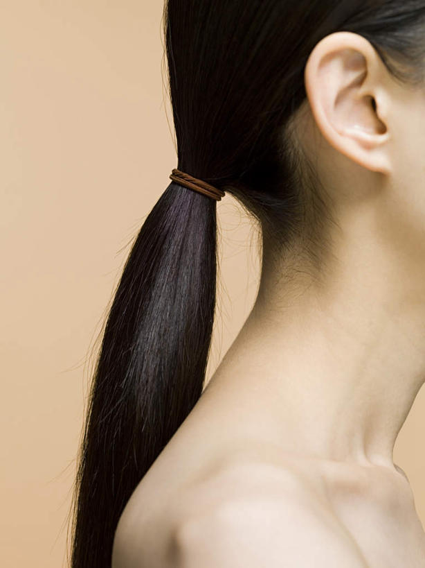 东方人,耳朵,头发,一个人,站,竖图,室内,特写,白天,侧面,亚洲,仅一个年轻女性,仅一个女性,仅一个人,米色背景,黄种人,裸露,肩膀,黑色,站着,摄影,影棚,马尾辫,裸,年轻女性,女人,女性,亚洲人,长发,直发,耳,耳部,站立,半身,彩图,影棚拍摄,拍摄