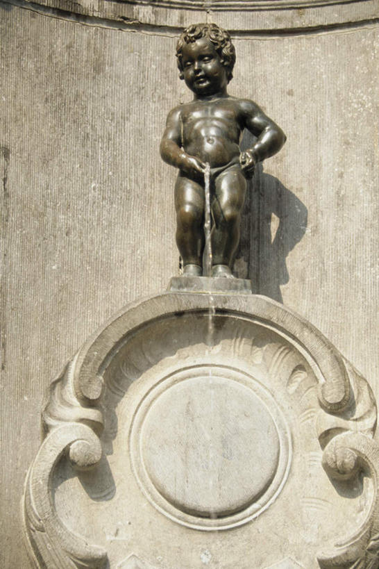 西方人,儿童,一个人,无人,竖图,室外,白天,正面,旅游,度假,纯洁,水,标志建筑,地标,建筑,喷泉,雕塑,比利时,欧洲,欧洲人,仅一个男性,仅一个人,阴影,飞溅,艺术,装饰,溅,反射,雕刻,雕像,液体,影子,墙,景观,水滴,首都,文化,娱乐,建设,墙壁,墙面,水珠,小孩,工艺品,品味,仅一个小孩,享受,休闲,旅游胜地,放松,可爱,童年,童趣,纪念,美术,西欧,喷洒,主题,水景,陈列,童真,烂漫,无邪,布鲁塞尔,功能,美学,美观,比利时王国,尿童,天真,男孩,男人,男性,白种人,孩子,设计,彩图,全身,男生