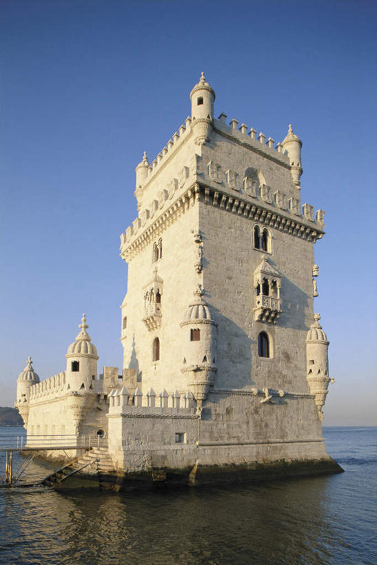 无人,竖图,室外,白天,仰视,度假,河流,美景,水,城市风光,城市,葡萄牙,欧洲,阴影,波纹,高大,光线,影子,墙,河水,景观,水流,塔,涟漪,首都,宏伟,娱乐,里斯本,墙壁,墙面,蓝色,白色,倒影,蓝天,水纹,天空,阳光,波浪,天,享受,休闲,景色,放松,晴朗,倒映,南欧,贝伦塔,万里无云,水晕,葡萄牙共和国,反照,高峻,嵬峨,晴空,晴空万里,彩图,低角度拍摄