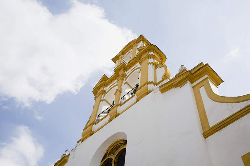 无人,横图,室外,白天,仰视,度假,美景,城市风光,城市,西班牙,欧洲,阴影,光线,影子,墙,景观,云,云朵,云彩,娱乐,安达卢西亚,墙壁,墙面,祈愿,蓝色,白色,白云,蓝天,天空,阳光,天,享受,休闲,景色,放松,晴朗,祈求,信号,南欧,安达鲁西亚,报时,塞维尔,西班牙王国,召集,安达卢西亚自治区,鸣钟,钟,晴空,彩图,低角度拍摄