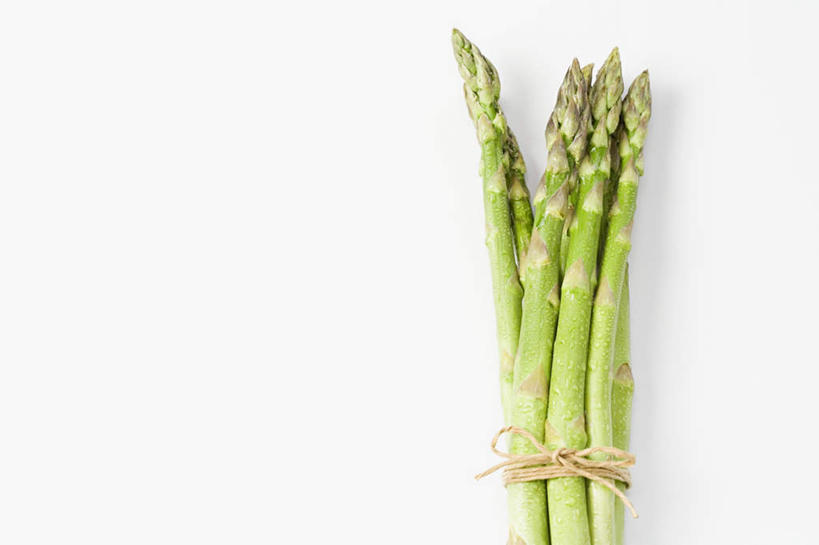 无人,横图,俯视,室内,特写,白天,白色背景,餐桌,桌子,芦笋,蔬菜,阴影,新鲜,反射,影子,食品,食物,绿色,绳子,摄影,有机食品,绿色食品,影棚,餐台,绑扎,猪尾巴,药鸡豆子,石刁柏,蚂蚁杆,龙须菜,狼尾巴根,彩图,高角度拍摄,影棚拍摄,拍摄