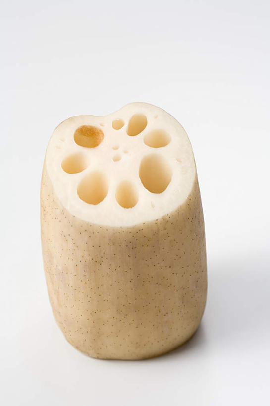 无人,竖图,俯视,室内,特写,白天,白色背景,蔬菜,切开,阴影,新鲜,反射,影子,洞,食品,藕,食物,一个,切,摄影,洞穴,有机食品,绿色食品,影棚,单个,剖面,切面,穴,莲藕,彩图,高角度拍摄,影棚拍摄,拍摄