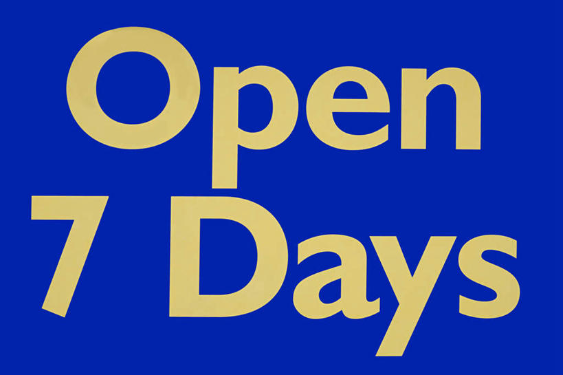 无人,商店,横图,室外,特写,白天,正面,购物,消费,超市,指示牌,英文,标志,数字,文字,字符,字母,标识,黄色,蓝色,金融,百货,阿拉伯数字,英文字母,选购,贸易,百货公司,血拼,彩图,购物商场,购物中心,商业中心