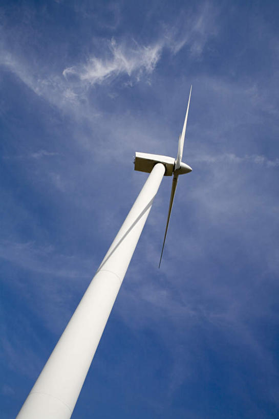 无人,竖图,室外,特写,白天,仰视,农业,风力发电机,风车,环保,电力,云,云朵,云彩,设备,一个,蓝色,白云,蓝天,天空,天,发电,机械,工业,能源,晴朗,单个,资源,风力机,利用,低碳,风力发电,晴空,彩图,低角度拍摄