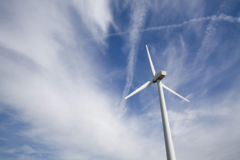 无人,横图,室外,特写,白天,仰视,农业,风力发电机,风车,环保,电力,云,云朵,云彩,设备,一个,蓝色,白云,蓝天,天空,天,发电,机械,工业,能源,晴朗,单个,资源,风力机,利用,低碳,风力发电,晴空,彩图,低角度拍摄