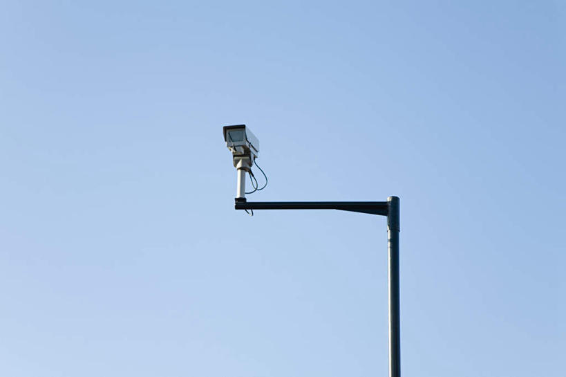 无人,横图,室外,特写,白天,仰视,显示器,屏幕,显示屏,一个,蓝色,蓝天,天空,天,观察,晴朗,单个,察看,调查,监视器,监控,输出设备,考察,监控设备,万里无云,观测,视察,监控设置,监控装备,晴空,晴空万里,彩图,低角度拍摄