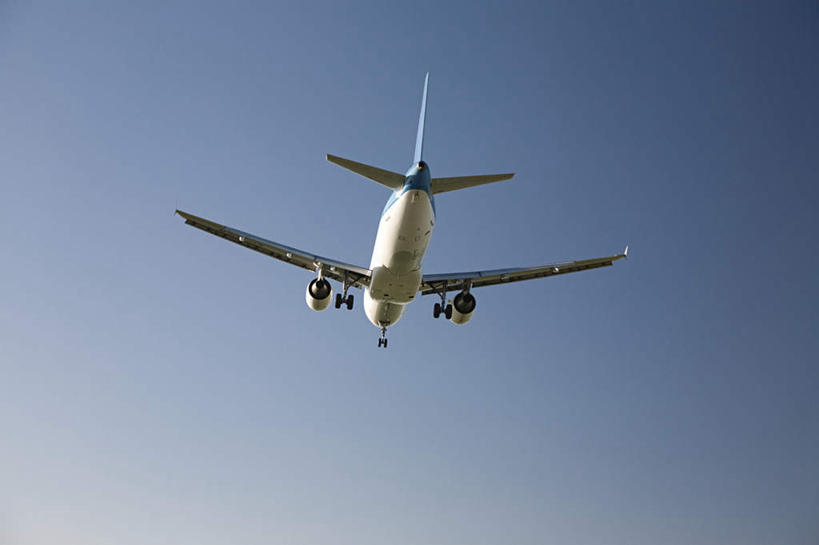 无人,机场,横图,室外,特写,白天,仰视,飞机,飞机场,飞翔,飞行,交通,翱翔,航空,飞,蓝色,蓝天,天空,交通工具,天,驾驶,行驶,运输,一架,晴朗,操纵,控制,客机,载具,操控,万里无云,把持,航空站,空港,晴空,晴空万里,彩图,低角度拍摄