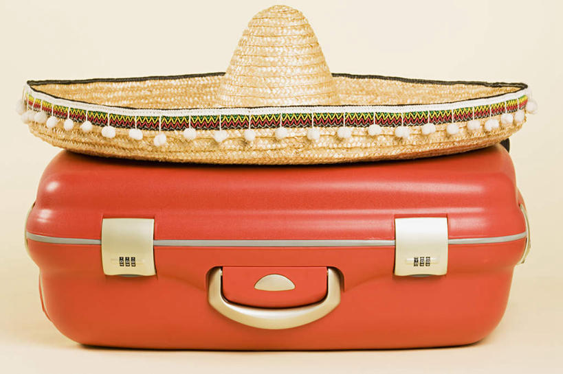 无人,横图,室内,特写,白天,正面,静物,帽子,阴影,反射,草帽,拉杆箱,旅行箱,影子,一个,行李箱,箱子,橙色,摄影,影棚,单个,出差,彩图,影棚拍摄,旅行,拍摄