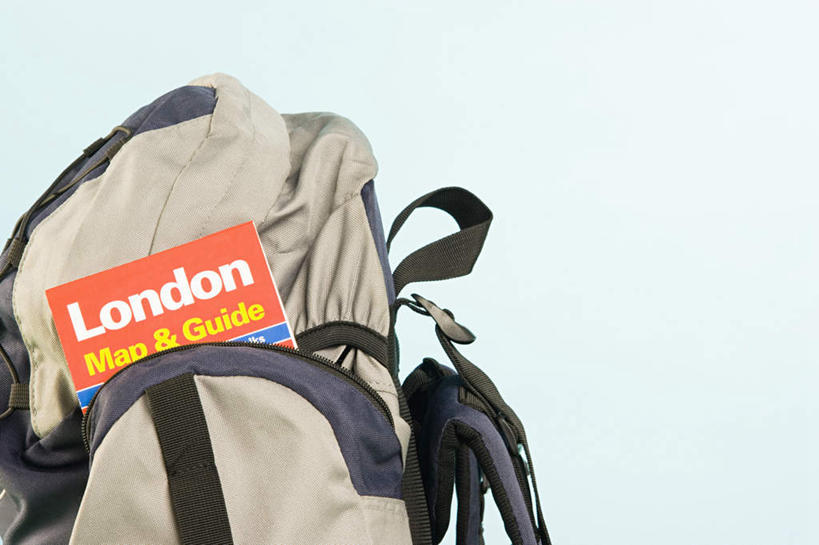 无人,横图,室内,特写,白天,正面,道路,静物,地图,蓝色背景,信息,英文,包,标志,文字,字符,字母,交通,旅行包,方向,标识,一个,背包,摄影,影棚,单个,引导,指引,英文字母,旅游包,彩图,影棚拍摄,拍摄,导航,双肩包