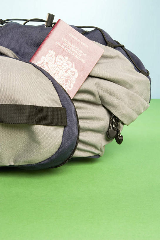 无人,竖图,室内,特写,白天,正面,静物,蓝色背景,包,旅行包,一个,摄影,影棚,单个,护照,旅游包,提包,彩图,影棚拍摄,拍摄