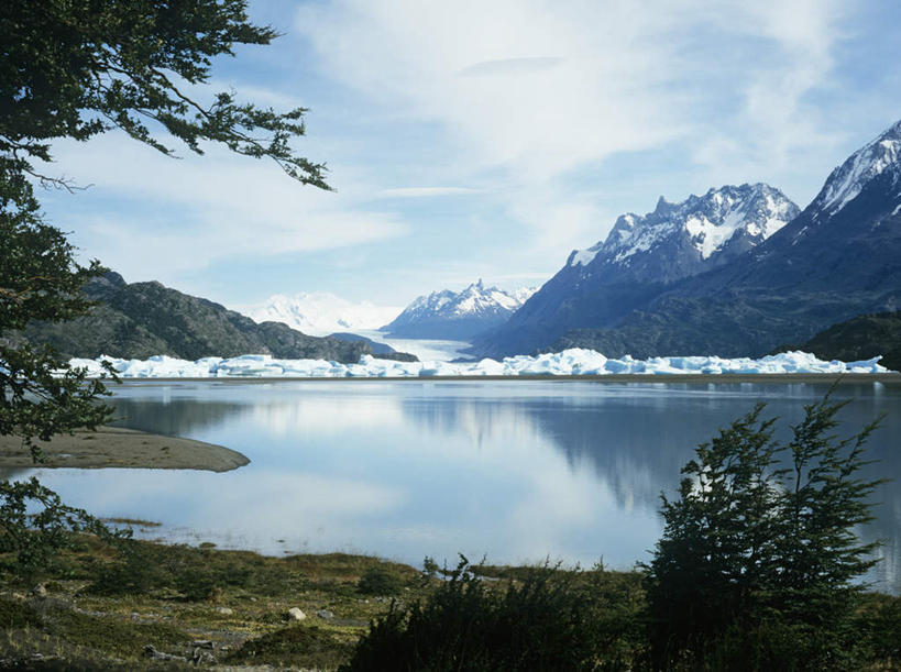 无人,公园,横图,室外,白天,正面,旅游,度假,草地,草坪,湖,湖泊,美景,山,水,雪,雪山,植物,大雪,阴影,波纹,光线,影子,冰,湖面,积雪,景观,山峰,水流,水面,雪景,云,云朵,冬季,冬天,涟漪,山峦,云彩,娱乐,草,树,树木,蓝色,绿色,白云,倒影,蓝天,水纹,天空,阳光,自然,波浪,湖水,天,享受,休闲,景色,南美,放松,寒冷,生长,晴朗,成长,冰冷,南美洲,倒映,国家公园,拉丁美洲,自然风光,美洲,水晕,亚美利加洲,严寒,南亚美利加洲,冰凉,酷寒,凛冽,凛凛,极冷,巴塔哥尼亚高原,巴塔哥尼亚,托雷斯德尔佩恩国家公园,反照,智利百内国家公园,帕伊乃塔国家公园,托雷德裴恩国家公园,百内国家公园,晴空,彩图