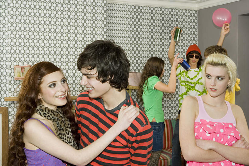 西方人,伙伴,朋友,站,笑,双手交叉,微笑,露齿笑,横图,室内,白天,正面,爱情,游戏,友谊,玩具,欧洲,欧洲人,一条,服装,装饰,塑料,墙,许多人,浪漫,玩,注视,休闲装,娱乐,墙壁,墙面,一个,衣服,粉色,灰色,气球,塑料制品,围巾,观察,看,站着,一群人,休闲,温暖,温馨,休闲服,充气玩具,橡胶,恩爱,益智,搭,恋人,服饰,单个,围脖,观看,活动,保暖,华丽,点缀,和睦,察看,双手抱胸,御寒,搭着,发泄,关注,消遣,智力,橡胶制品,宣泄,衬托,美观,雅致,雅观,嫉妒,妒忌,忌妒,友情,男人,男性,年轻男性,年轻女性,女人,女性,白种人,情侣,玩耍,嬉戏,站立,半身,彩图,伴侣,融洽