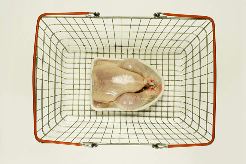 无人,横图,俯视,室内,特写,白天,鸡肉,肉,购物篮,肉类,摄影,影棚,便利,存放,载具,肉食,快捷,方便,寄存,寄放,暂存,彩图,高角度拍摄,影棚拍摄,拍摄