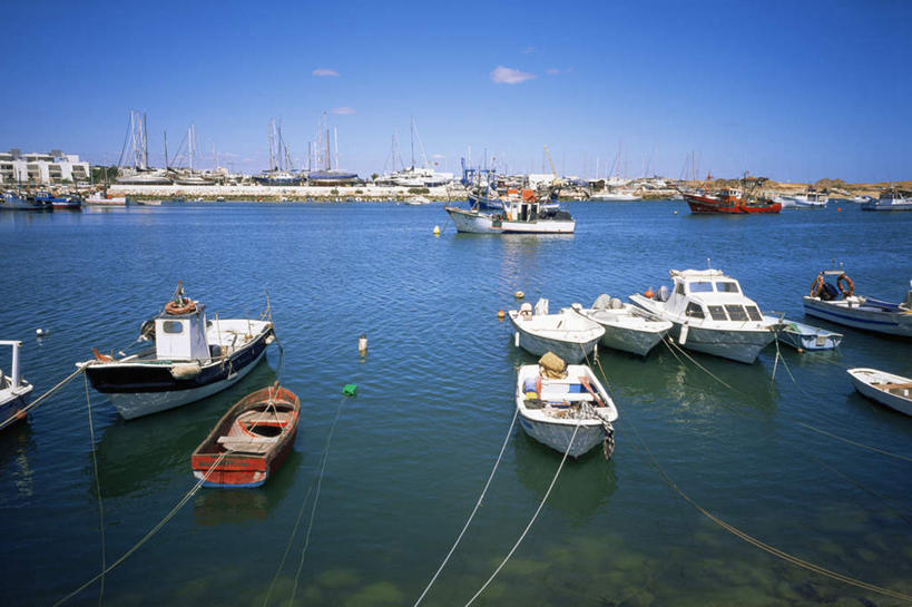 无人,家,横图,室外,白天,正面,度假,河流,美景,水,城市风光,城市,轮船,船,葡萄牙,欧洲,阴影,光线,影子,房屋,屋子,河水,景观,水流,云,云朵,公寓,云彩,娱乐,洋房,楼房,住宅,蓝色,白云,蓝天,天空,阳光,绳子,交通工具,天,享受,休闲,景色,放松,晴朗,绳索,南欧,载具,缆绳,葡萄牙共和国,阿尔加维,晴空,彩图,房子