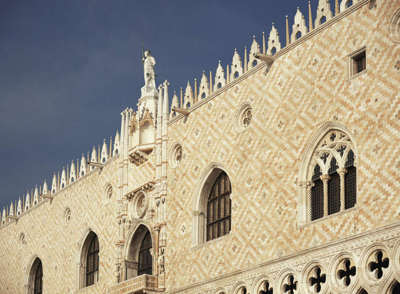 无人,家,宫殿,横图,室外,白天,仰视,旅游,度假,窗户,标志建筑,地标,建筑,意大利,欧洲,威尼斯,房屋,墙,屋子,云,云朵,公寓,云彩,娱乐,建设,洋房,楼房,玻璃窗,墙壁,墙面,住宅,蓝色,白云,蓝天,天空,天,享受,休闲,旅游胜地,放松,晴朗,南欧,意大利共和国,威尼斯总督府,威尼斯公爵府,总督府,晴空,彩图,低角度拍摄,房子