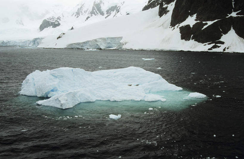 无人,横图,俯视,室外,白天,旅游,度假,南极,河流,美景,山,水,雪,雪山,大雪,冰,河水,积雪,景观,山峰,水流,雪景,冬季,冬天,山峦,娱乐,自然,浮冰,享受,休闲,景色,放松,寒冷,冰冷,自然风光,南极洲,严寒,冰凉,酷寒,凛冽,凛凛,极冷,流冰,浮冰块,南极大陆,南极地区,南极区,南极圈,第七大陆,彩图,高角度拍摄