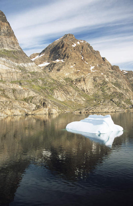 无人,竖图,室外,白天,仰视,旅游,度假,河流,美景,山,山脉,水,丹麦,欧洲,冰,河水,景观,山峰,水流,云,云朵,山峦,云彩,娱乐,蓝色,白云,蓝天,天空,自然,浮冰,群山,天,享受,休闲,景色,放松,寒冷,晴朗,冰冷,自然风光,北欧,格陵兰,格陵兰岛,严寒,丹麦王国,冰凉,酷寒,凛冽,凛凛,极冷,流冰,浮冰块,晴空,彩图,低角度拍摄