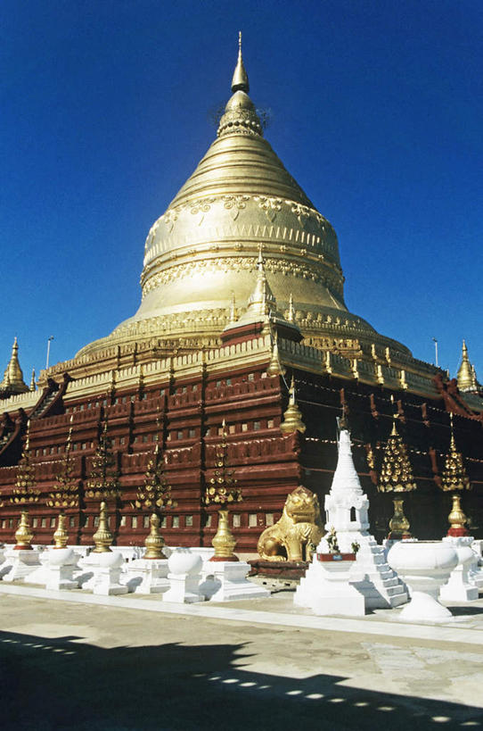 无人,寺庙,竖图,室外,白天,仰视,旅游,度假,名胜古迹,标志建筑,地标,建筑,缅甸,亚洲,节日,遗迹,塔,古迹,文化,文物,娱乐,建设,古建筑,宝塔,蓝色,蓝天,天空,庙宇,天,祈祷,享受,休闲,健康,旅游胜地,放松,许愿,宗教,东南亚,佛教,信仰,晴朗,纪念,祈求,古文明,万里无云,蒲甘,缅甸联邦,释教,浮图,浮屠,瑞喜宫塔,瑞西光塔,瑞紫光塔,平安,晴空,晴空万里,彩图,低角度拍摄,庙,寺