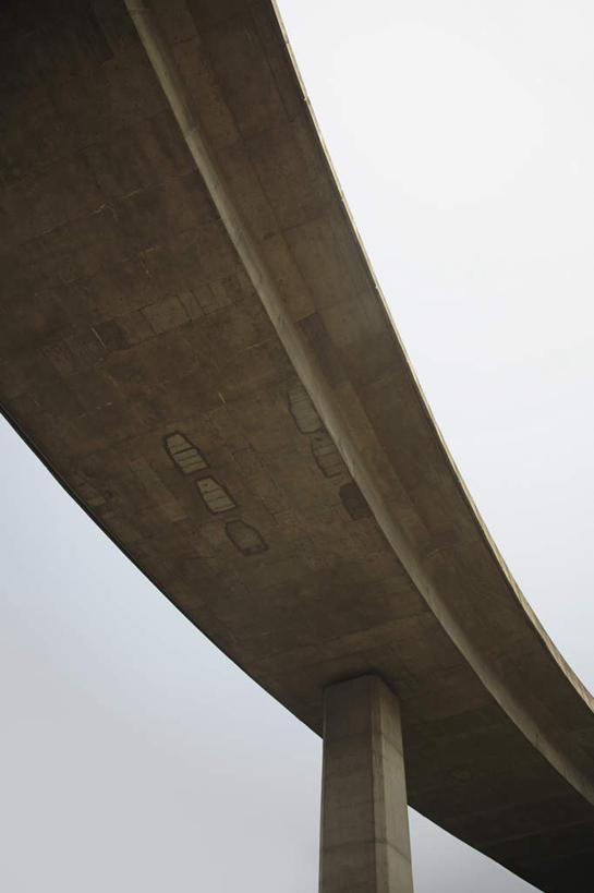 无人,竖图,室外,白天,仰视,度假,美景,城市风光,城市,道路,路,公路,曲折,弯曲,景观,高架,交通,娱乐,天空,天,享受,休闲,景色,放松,蜿蜒,晴朗,高架桥,高架道路,跨线桥,万里无云,晴空,晴空万里,彩图,低角度拍摄