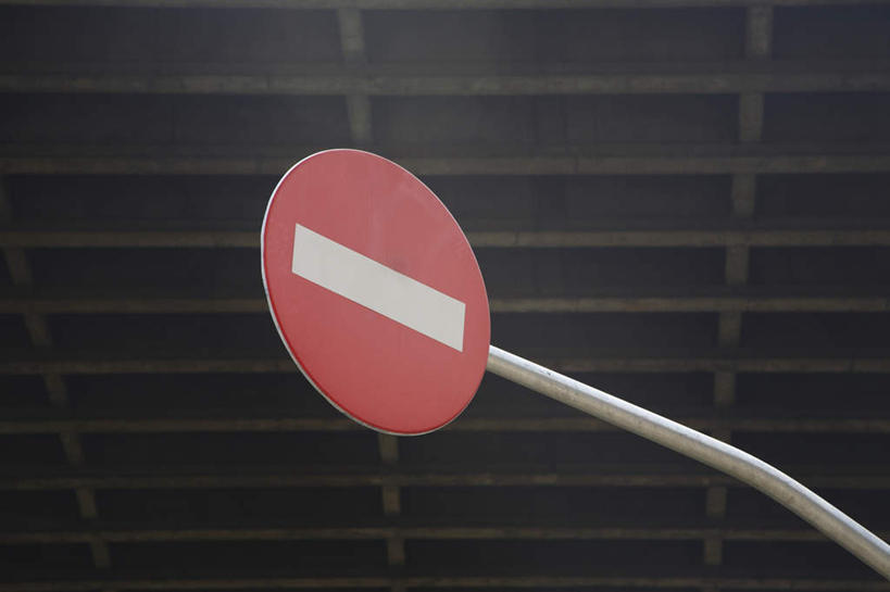 无人,横图,室外,特写,白天,仰视,度假,美景,城市风光,城市,道路,立交桥,路,指示牌,公路,静物,阴影,反射,标志,文字,影子,景观,高架,交通,警告,娱乐,标识,一个,红色,享受,休闲,景色,放松,警示,单个,禁止,提醒,提示,限制,高架桥,高架道路,跨线桥,危险,立体交叉桥,彩图,低角度拍摄