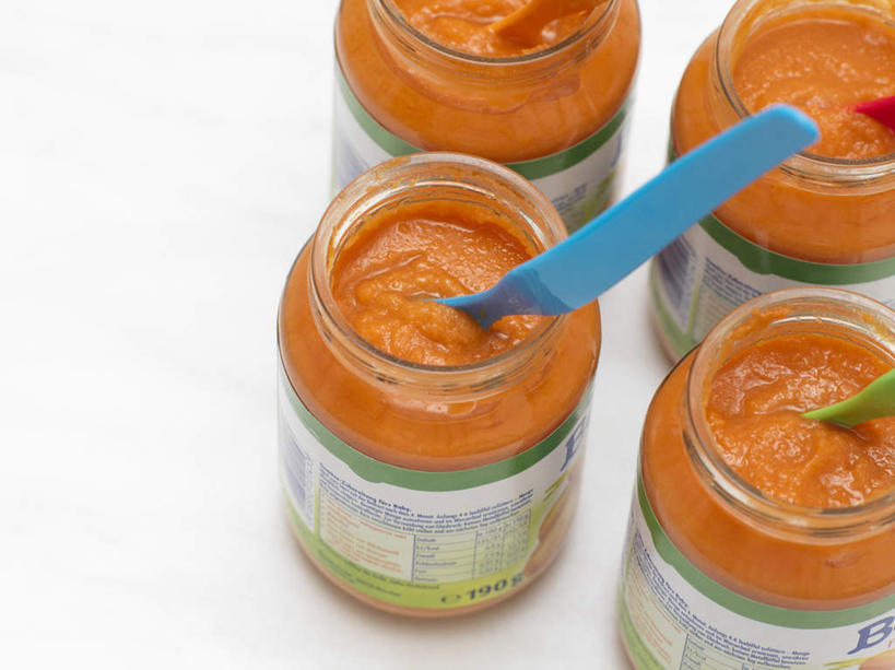 无人,横图,俯视,室内,特写,白天,白色背景,蔬菜,玻璃,新鲜,勺子,调料,酱料,酱汁,佐料,食品,调味品,调味料,酱,玻璃制品,食物,排列,玻璃瓶,瓶子,调羹,汤匙,四个,摄影,有机食品,绿色食品,影棚,队列,广口瓶,蔬菜泥,彩图,高角度拍摄,影棚拍摄,拍摄