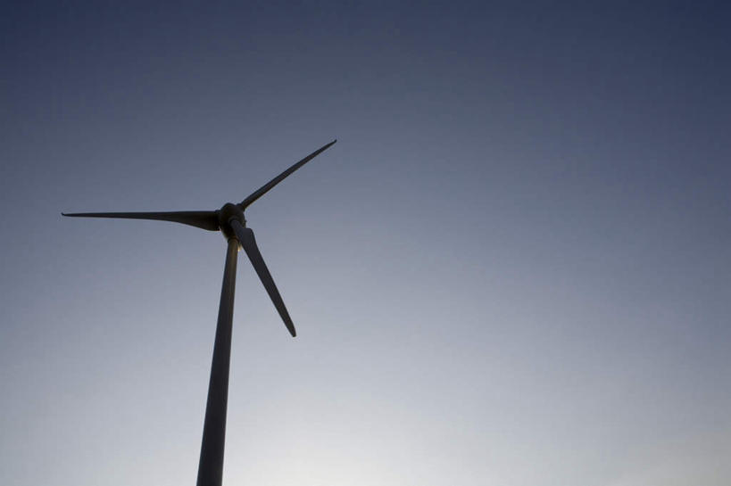 无人,横图,室外,白天,仰视,农业,风力发电机,风车,阴影,环保,电力,光线,影子,设备,一个,蓝色,蓝天,天空,阳光,天,发电,机械,工业,能源,晴朗,单个,资源,风力机,利用,低碳,万里无云,风力发电,晴空,晴空万里,彩图,低角度拍摄