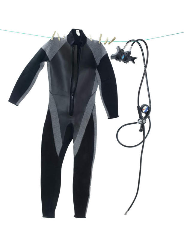 游泳,无人,竖图,室内,特写,白天,白色背景,正面,运动服,锻炼,运动,静物,衣架,服装,衣服,一件,潜水,摄影,服饰,影棚,呼吸管,衣着,穿着,潜水装备,浮潜,潜水运动,衣饰,体育,挂衣架,晾衣架,彩图,影棚拍摄,健身,拍摄,运动装