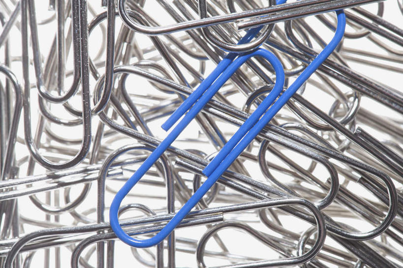 无人,横图,俯视,室内,特写,白天,白色背景,静物,金属制品,一堆,许多,堆叠,堆积,金属,办公用品,回形针,学习用品,摄影,影棚,堆,文具用品,曲别针,彩图,高角度拍摄,影棚拍摄,拍摄