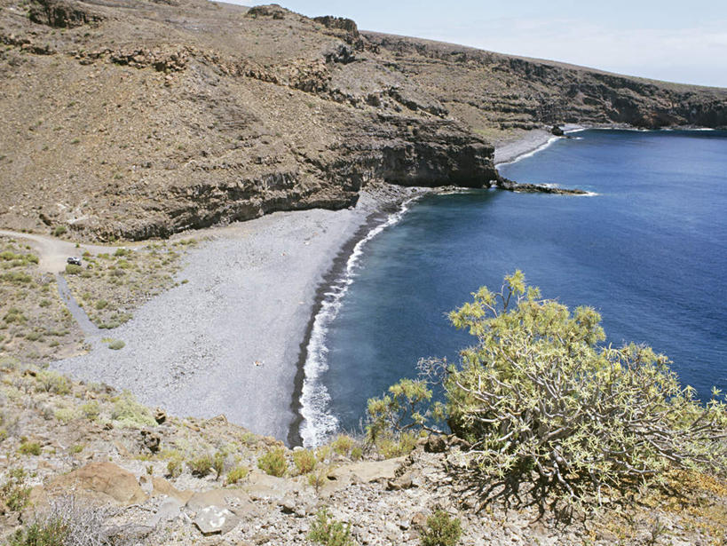 无人,横图,室外,白天,正面,旅游,度假,草地,草坪,海浪,海洋,美景,沙滩,山,山脉,植物,西班牙,欧洲,沙子,海岸,景观,浪花,山峰,沙地,山峦,娱乐,草,树,树木,蓝色,绿色,蓝天,天空,自然,海水,群山,天,享受,休闲,景色,放松,生长,晴朗,成长,加纳利群岛,南欧,自然风光,加那利群岛,海景,万里无云,西班牙王国,戈梅拉岛,大海,风浪,海,海水的波动,海滩,近岸浪,涌浪,晴空,晴空万里,彩图