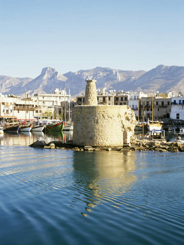 无人,家,码头,竖图,室外,白天,正面,度假,河流,美景,山,山脉,水,城市风光,城市,港口,塞浦路斯,亚洲,波纹,房屋,屋子,河水,景观,山峰,水流,公寓,涟漪,山峦,娱乐,洋房,楼房,住宅,蓝色,蓝天,水纹,天空,波浪,群山,天,享受,休闲,景色,放松,晴朗,波光粼粼,西亚,万里无云,水晕,塞浦路斯共和国,晴空,晴空万里,彩图,房子,摆渡口,埠头,渡口,渡头,港湾,海港,货运码头,口岸,商港