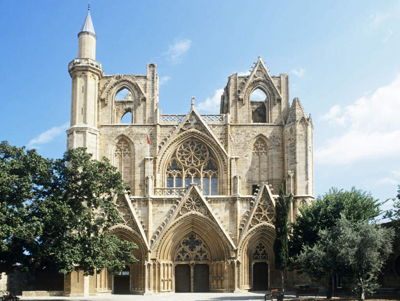 无人,横图,室外,白天,仰视,旅游,度假,名胜古迹,植物,标志建筑,地标,建筑,塞浦路斯,亚洲,阴影,节日,遗迹,光线,影子,云,云朵,云彩,古迹,文化,文物,娱乐,建设,古建筑,树,树木,蓝色,绿色,白云,蓝天,天空,阳光,自然,天,祈祷,享受,休闲,健康,旅游胜地,放松,许愿,宗教,信仰,生长,晴朗,成长,纪念,祈求,伊斯兰教,清真寺,西亚,古文明,塞浦路斯共和国,法马古斯塔,平安,晴空,彩图,低角度拍摄