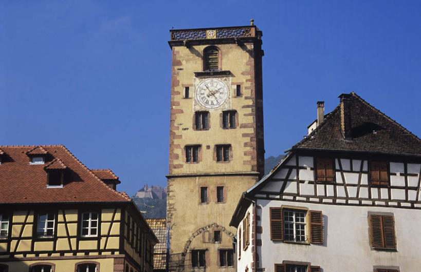 无人,横图,室外,白天,仰视,度假,美景,城市风光,城市,法国,欧洲,阴影,时间,光线,时钟,影子,堡垒,城堡,景观,计时,娱乐,蓝色,蓝天,天空,阳光,钟表,天,享受,休闲,表,景色,放松,晴朗,阿尔萨斯,要塞,万里无云,法兰西共和国,法兰西第五共和国,塔钟,阿尔萨斯大区,设防,钟,晴空,晴空万里,彩图,低角度拍摄