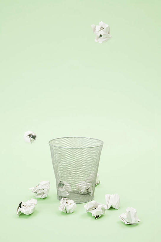 无人,竖图,室内,特写,白天,正面,静物,金属制品,许多,绿色背景,阴影,环保,反射,金属,材料,档案,文件,影子,纸,垃圾桶,纸屑,凌乱,一个,容器,手稿,资料,腾空,摄影,影棚,能源,单个,储藏,垃圾箱,证明,回收,资源,混乱,储存,文档,利用,低碳,循环,持续,纷乱,缭乱,凌空,庞杂,彩图,影棚拍摄,拍摄,贮存