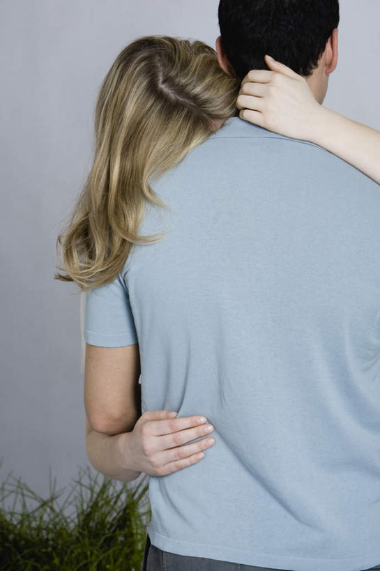 西方人,儿童,两个人,家庭,父亲,女儿,站,抱,竖图,室内,白天,纯洁,草地,草坪,植物,欧洲,欧洲人,服装,墙,休闲装,墙壁,墙面,草,小孩,背面,衣服,蓝色,绿色,站着,休闲,温暖,温馨,父女,一家人,休闲服,父爱,可爱,童年,童趣,服饰,抱着,安慰,和睦,抚慰,搂着,慰藉,童真,烂漫,无邪,劝慰,天真,男人,男性,年轻男性,女孩,白种人,孩子,年轻人,搂,搂抱,站立,半身,彩图,融洽,女生