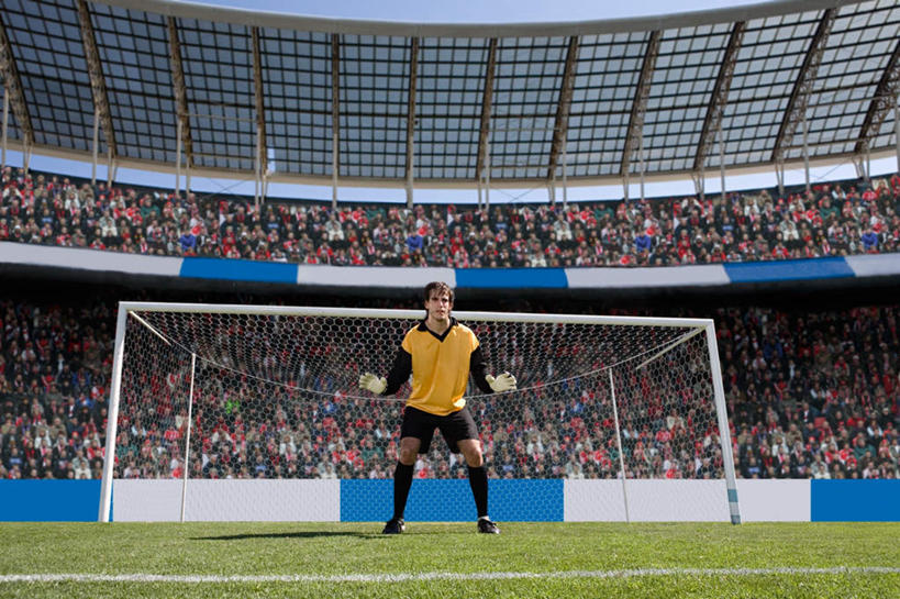 西方人,一个人,运动员,体育馆,运动场,站,横图,室外,白天,仰视,运动服,足球,草地,草坪,植物,欧洲,欧洲人,仅一个男性,仅一个人,阴影,服装,光线,影子,足球装备,注视,运动器械,体育场,草,仅一个年轻男性,衣服,蓝色,绿色,蓝天,天空,阳光,天,观察,看,站着,健身器械,服饰,晴朗,观看,察看,衣着,穿着,关注,健身器材,万里无云,运动馆,蹴鞠,衣饰,足球网,足球运动,男人,男性,年轻男性,白种人,晴空,晴空万里,体育运动员,运动选手,站立,彩图,低角度拍摄,全身,运动器材,运动装