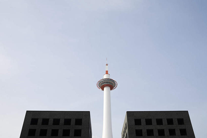 无人,高楼大厦,横图,全景,室外,白天,仰视,度假,办公楼,美景,天际线,城市风光,城市,大厦,建筑,摩天大楼,写字楼,京都,日本,亚洲,阴影,光线,影子,景观,娱乐,蓝色,蓝天,天空,阳光,楼宇,天,享受,休闲,商务楼,景色,放松,京都府,晴朗,东亚,本州,万里无云,本州岛,日本国,近畿地方,近畿,京都塔,晴空,晴空万里,彩图,低角度拍摄,大楼,高层建筑,高楼,摩天楼