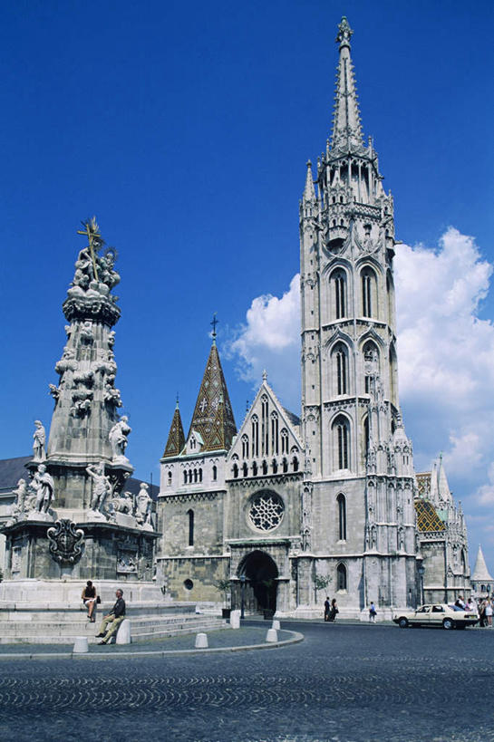 无人,教堂,竖图,室外,白天,仰视,旅游,度假,标志建筑,地标,建筑,欧洲,匈牙利,阴影,节日,光线,影子,云,云朵,首都,云彩,文化,娱乐,建设,蓝色,白云,蓝天,天空,阳光,天,祈祷,享受,休闲,健康,旅游胜地,放松,许愿,宗教,信仰,晴朗,纪念,祈求,布达佩斯,信念,中欧,匈牙利共和国,平安,晴空,彩图,低角度拍摄,大教堂,礼拜堂,马提亚教堂