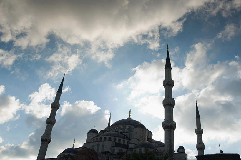 无人,横图,室外,白天,仰视,旅游,度假,标志建筑,地标,建筑,土耳其,亚洲,阴影,节日,高大,光线,影子,云,云朵,塔,首都,宏伟,云彩,文化,娱乐,建设,蓝色,白云,蓝天,天空,阳光,天,祈祷,享受,休闲,健康,旅游胜地,放松,许愿,宗教,信仰,晴朗,纪念,祈求,伊斯兰教,清真寺,西亚,伊斯坦布尔,蓝色清真寺,素檀何密清真寺,高峻,嵬峨,平安,晴空,彩图,低角度拍摄,土耳其共和国