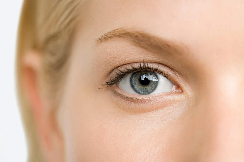 西方人,脸,头,眼睛,脸颊,眉毛,睫毛,头发,一个人,站,横图,室内,特写,白天,白色背景,正面,欧洲,欧洲人,瞳孔,仅一个年轻女性,仅一个女性,仅一个人,阴影,反射,影子,注视,肩膀,蓝色,观察,看,站着,眼部,摄影,影棚,观看,察看,关注,竞速,尤物,年轻女性,女人,女性,白种人,头部,睫,脸部,脸蛋,眉,面部,眼,眼睫毛,眼眉,站立,半身,彩图,影棚拍摄,拍摄,眼眉毛,佳丽,丽人,美人