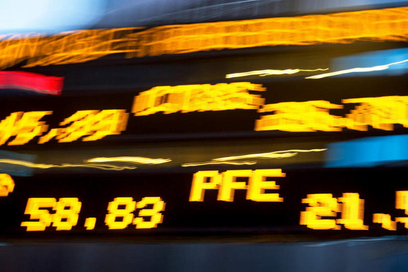 无人,横图,室外,特写,正面,股票,阴影,朦胧,模糊,光线,英文,标志,数字,文字,影子,字符,字母,灯光,标识,天,金融,阿拉伯数字,经济,英文字母,曝光,流通,贸易,暴光,彩图